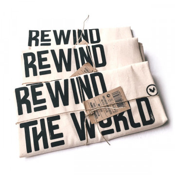 ** BOLSA REWIND THE WORLD
